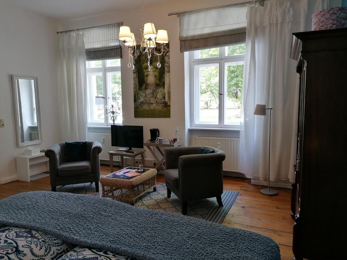 نيوروبين Bed&Breakfast Wagner "Im Alten Pfarrhaus" المظهر الخارجي الصورة